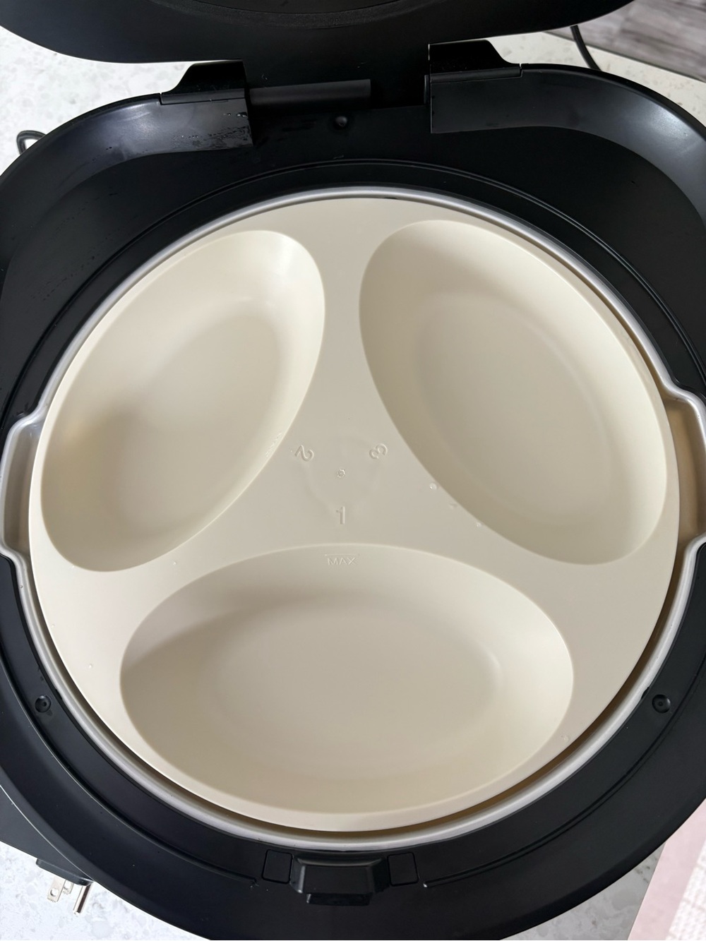 Automatic Wet-Food Cat Feeder with Removable Bowl and App - Picture 2 of 13